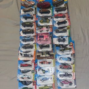 30 Hot Wheels